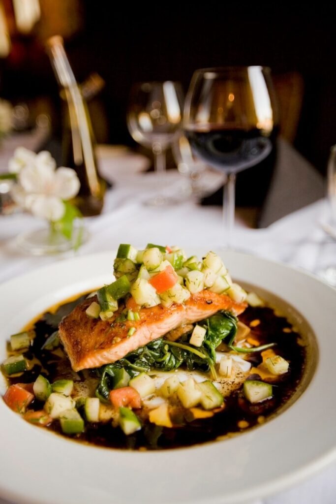 salmon fillet with salsa and red wine